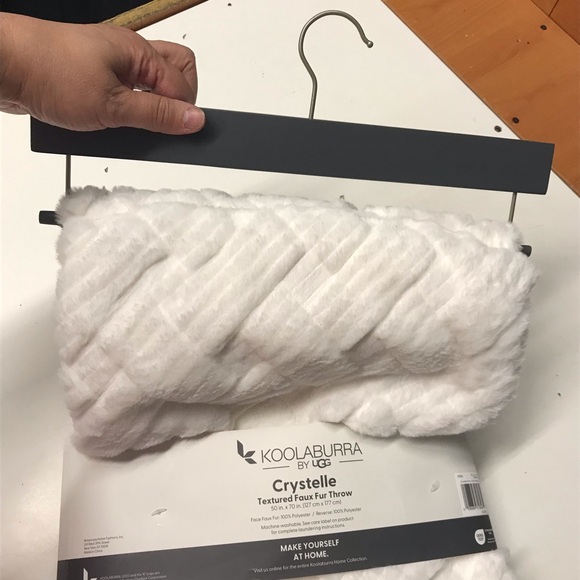 NWT Koolaburra by UGG Crystelle Faux Fur Throw - Picture 2 of 9